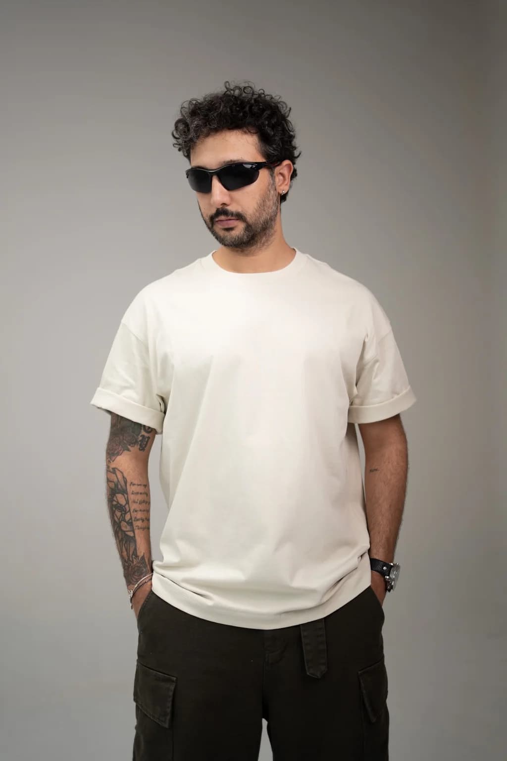 تی‌شرت Neromoda Off White Front On Model