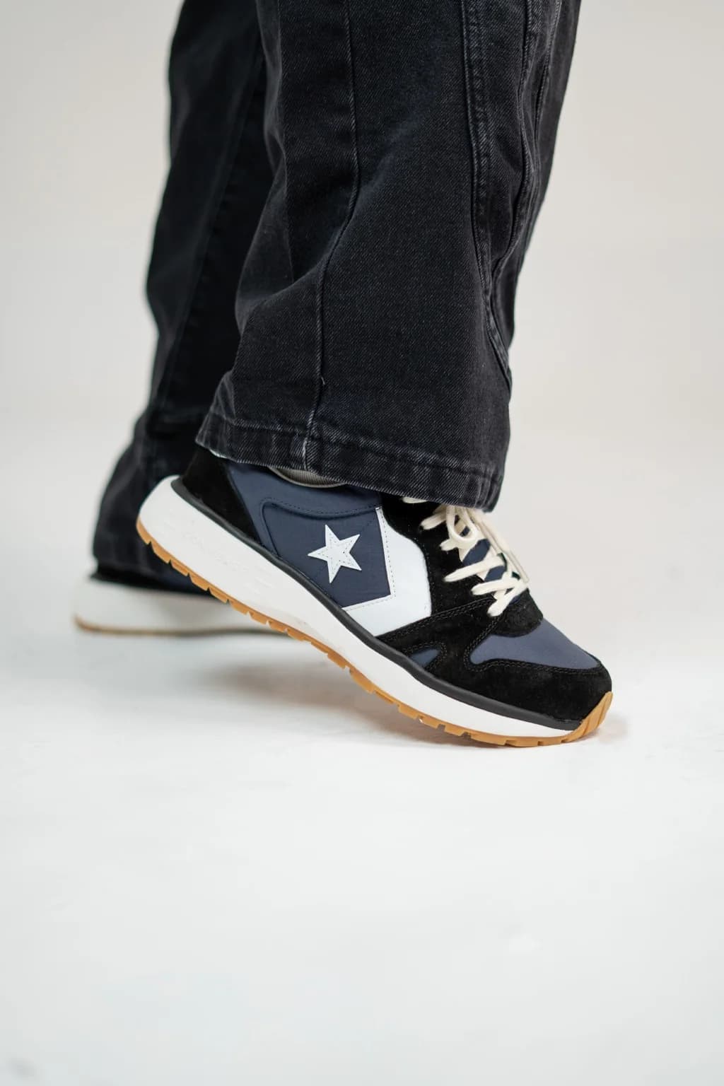 کتانی Converse Run Star Black White 5