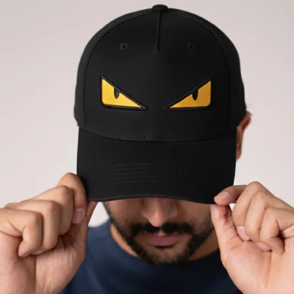 محصول Fendi Eyes Cap مشکی – نمای تن‌خور