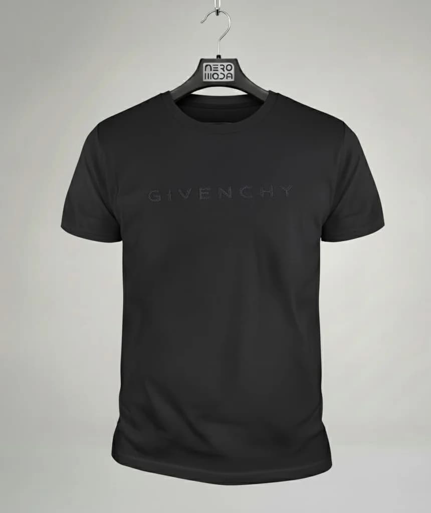 تی‌شرت Givenchy – نمای آویز