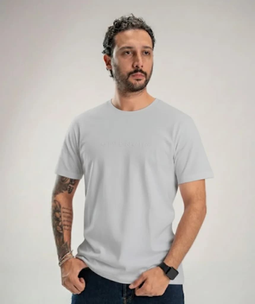 تی‌شرت Givenchy سفید – نمای تن‌خور