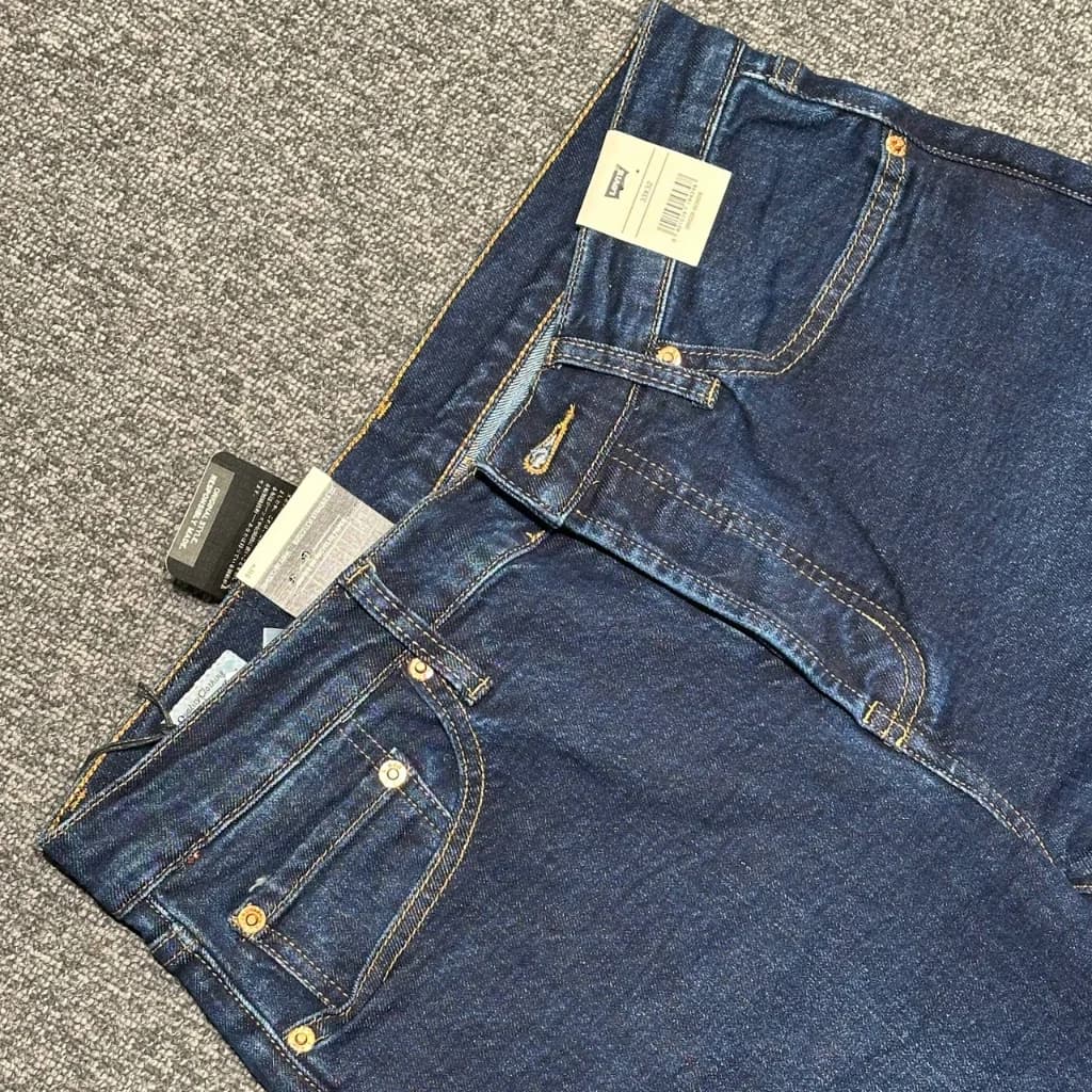 محصول Levis Jeans آبی – نمای جلو