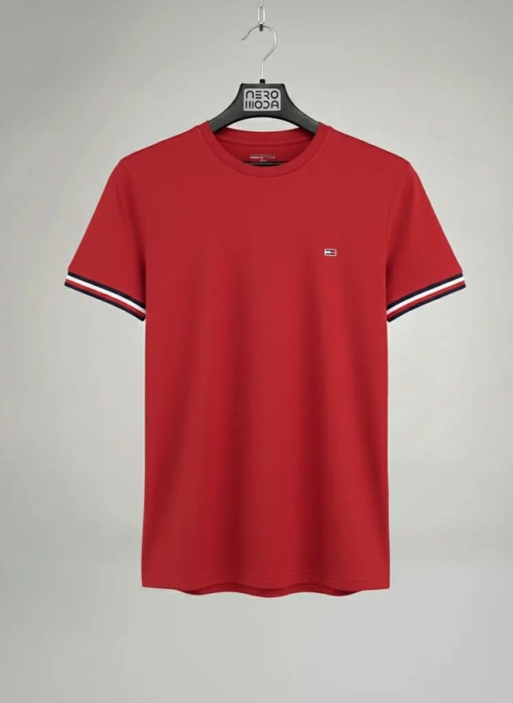 تی‌شرت tommy red – نمای آویز