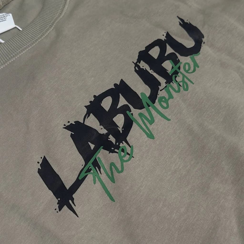سویشرت Labubu Closeup 1