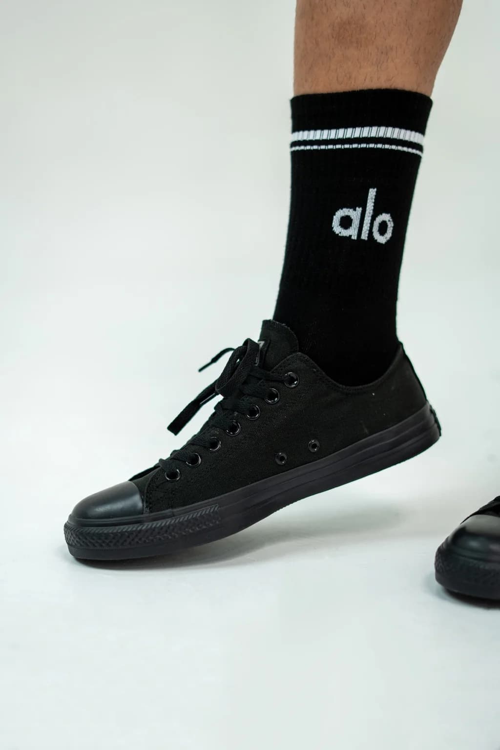 کتانی Converse All Star Low On Feet مشکی – نمای بغل
