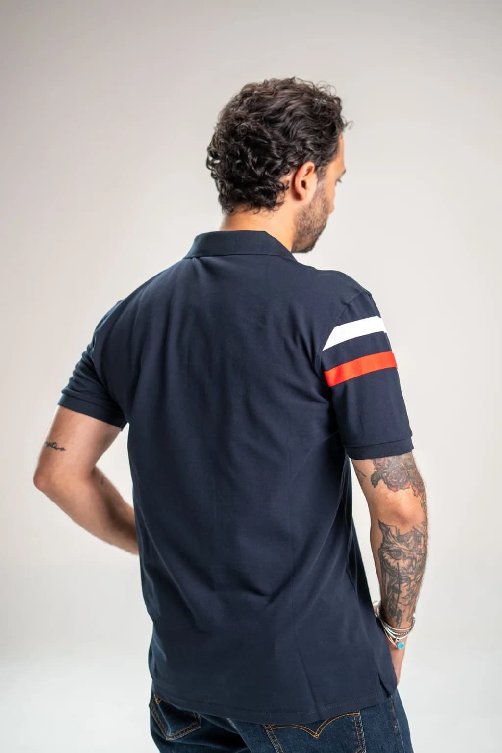 تیشرت Tommy copy سرمهای – نمای پشت